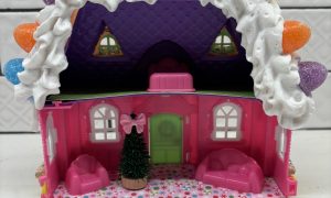 Mini Candyland Gingerbread Christmas Dollhouse - Image 2