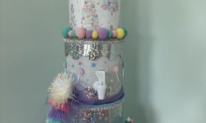Three-tier Champagne & Cupcake Extreme Cake