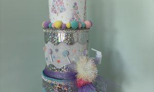 Three-tier Champagne & Cupcake Extreme Cake - Image 3