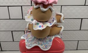 Candyland Bakery Gingie with Cupcakes & Mixer - Image 4